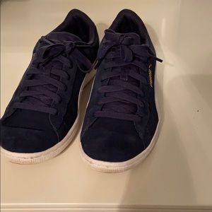 Navy blue Puma gym shoes